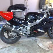 Suzuki gsxr 400 GK73