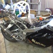 Suzuki gsxr 400 GK73