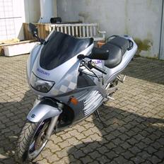 Suzuki RF 600 (solgt)