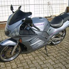Suzuki RF 600 (solgt)
