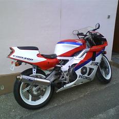 Honda CBR 400 rr