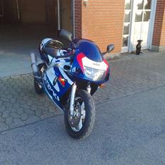 Suzuki gsxr 600 srad