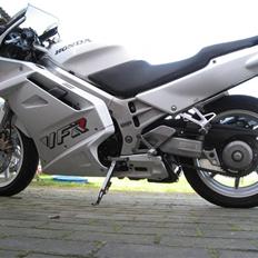 Honda vfr 750