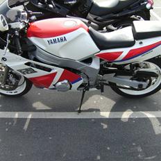 Yamaha FZR 600