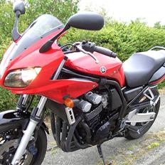 Yamaha FZS600S