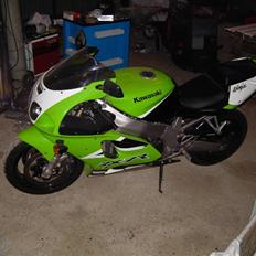 Kawasaki zx7r ninja