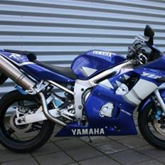 Yamaha R6