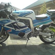 Suzuki gsxr 400