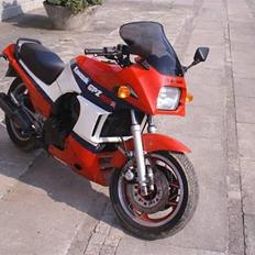 Kawasaki GPZ 900 R Streetfighter *