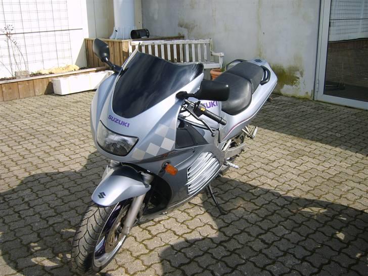 Suzuki RF 600 (solgt) billede 2