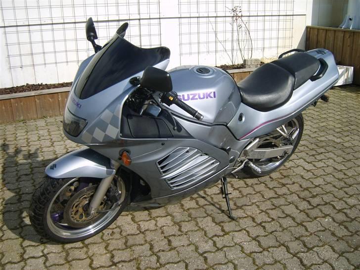 Suzuki RF 600 (solgt) billede 3