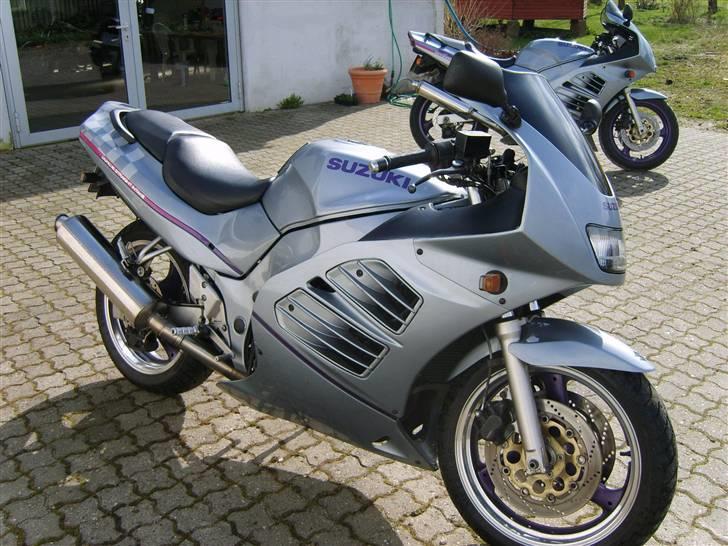 Suzuki RF 600 (solgt) billede 4