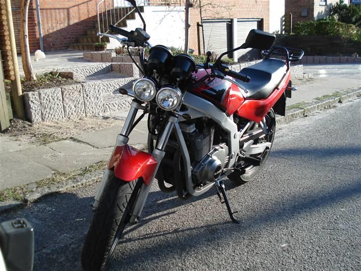 Suzuki GS500e /total skadet/ - Så blev fronten færdig :) se cool ud syntes jeg billede 3