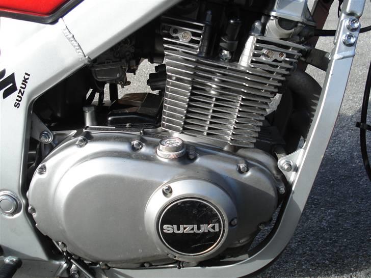 Suzuki GS500e /total skadet/ - først i flokken, når der står Suzuki på blokken billede 4