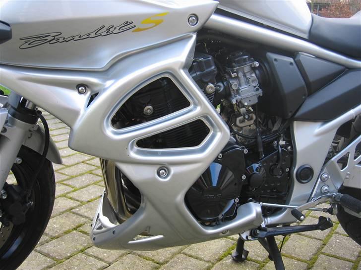 Suzuki 650 Bandit S {skrottet} - Bundkåben får den til at se mere fuldendt ud billede 3