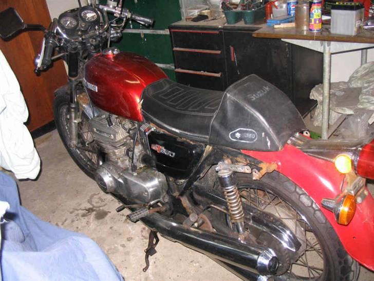 Suzuki GT 550 - Mc før, bar præg af mange års brug i Esbjergs salte gader.... billede 3