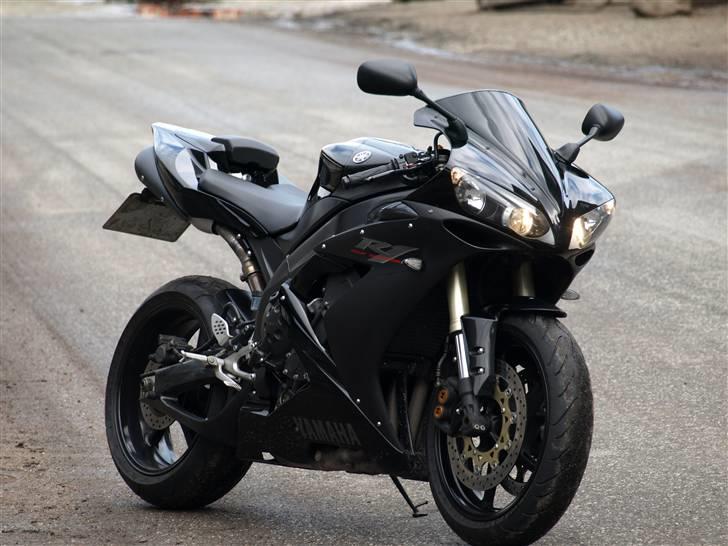 Yamaha YZF R1 Raven Black SOLGT billede 3