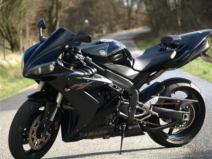 Yamaha YZF R1 Raven Black SOLGT billede 4