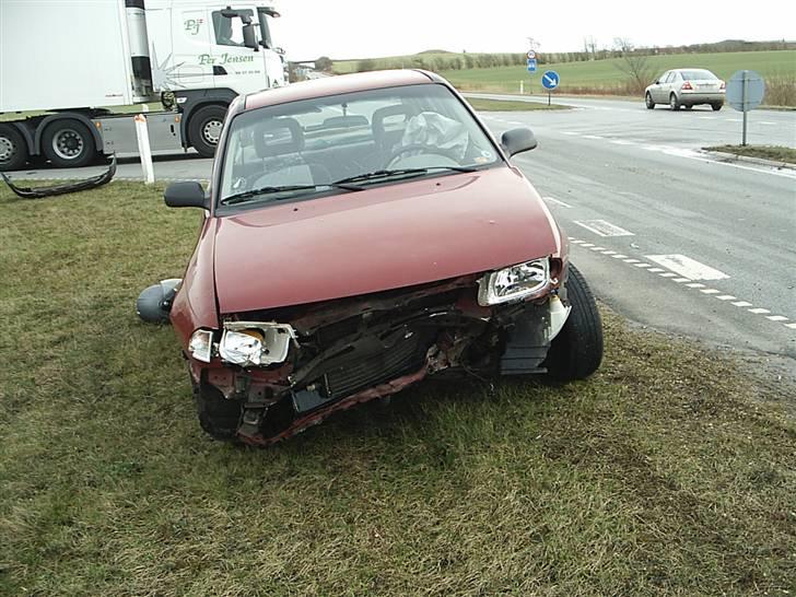 Honda CBR 1000 F Totalskadet - Bilen som kørte ud foran mig billede 3
