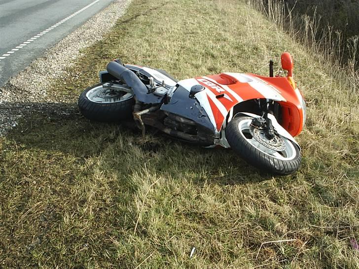 Honda CBR 1000 F Totalskadet - Øv bøv billede 4