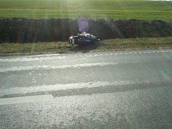 Honda CBR 1000 F Totalskadet billede 6