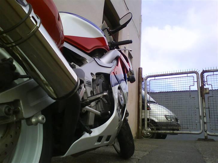 Honda CBR 400 rr billede 1