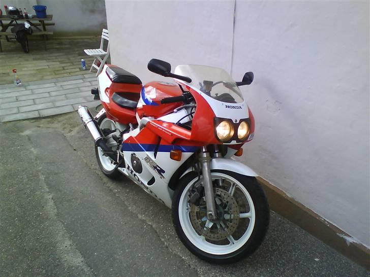 Honda CBR 400 rr billede 3