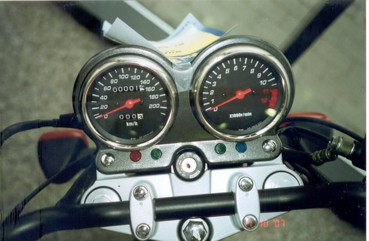 Suzuki GS 500 K7 - I udstillingen.. billede 3