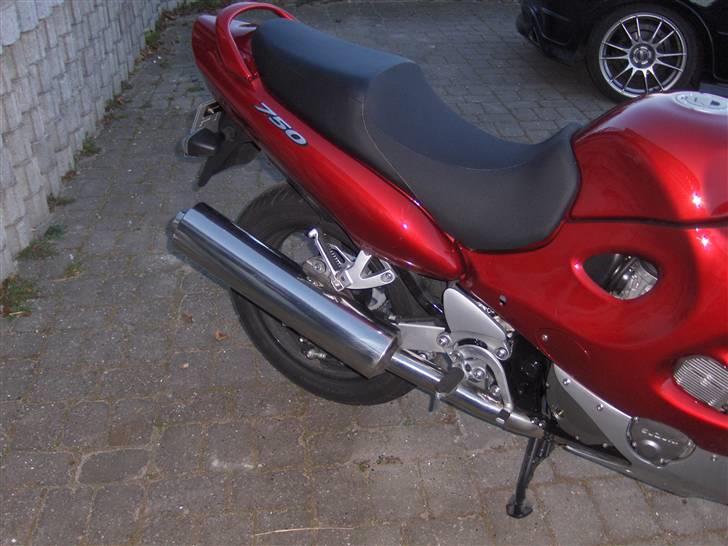 Suzuki *SOLGT* Suzuki GSX 750 F - forhåbentlig snart anden udstødning billede 6