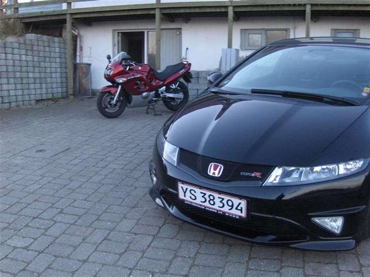 Suzuki *SOLGT* Suzuki GSX 750 F - Sammen med min elskede type r :P billede 7