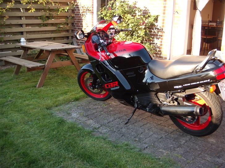 Honda cbr1000f billede 1