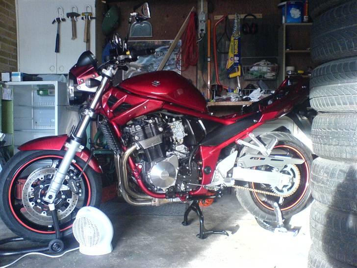 Suzuki GSF 1200 bandit "SOLGT" - Vinter opbevaring er slut.. Står varmt og trygt under mc-garage. billede 19