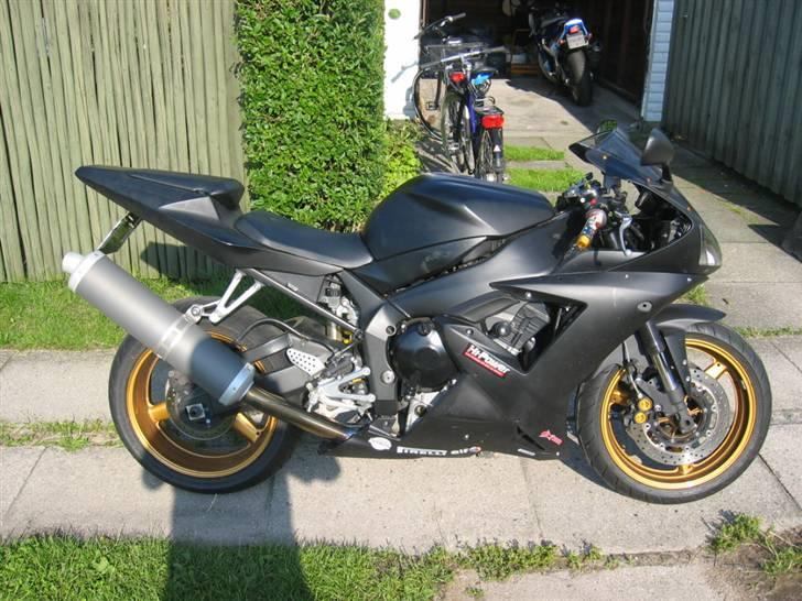 Yamaha R1 billede 6