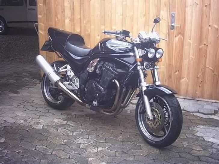 Suzuki 1200 Bandit R (solgt) - Sådan så hun ud da jeg købte hende for en del penge siden... billede 12