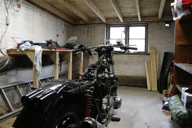 Suzuki GS 750 - Skal strippes ned så stellet kan komme afsted til lakøren billede 1