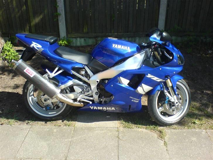 Yamaha R1 billede 17