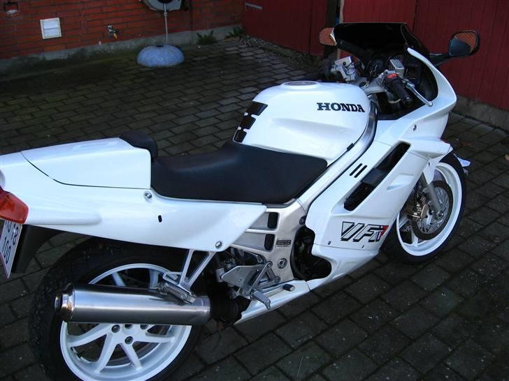 Honda vfr 750 - mangler bare potten, så den sku ved at være i orden til farmand.. billede 4