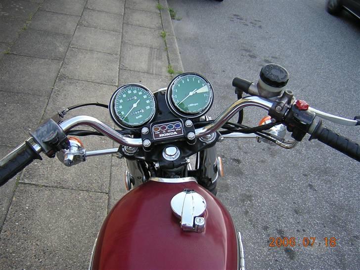 Honda CB 500 Four - ja, de er grønne og ja, de lyser i mørket billede 10