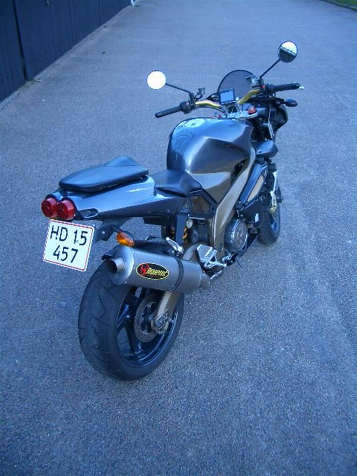 Aprilia RSV 1000 Tuono billede 15