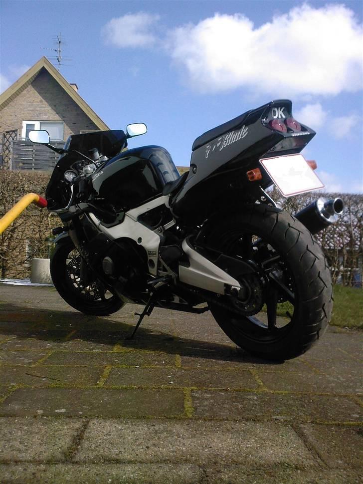 Honda cbr 400 rr fireblade billede 2