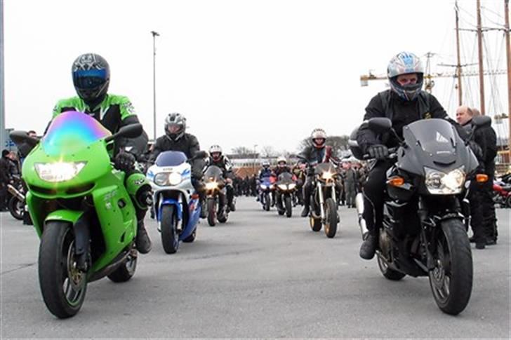 Kawasaki ZX9R Ninja solgt - Til start af sæson på Thisted havn 20/3-08 Og det var pisse koldt billede 20