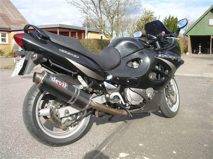 Suzuki GSX 600 F -SOLGT- billede 4