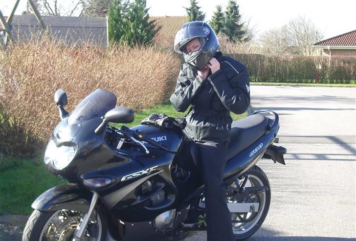 Suzuki GSX 600 F -SOLGT- billede 6