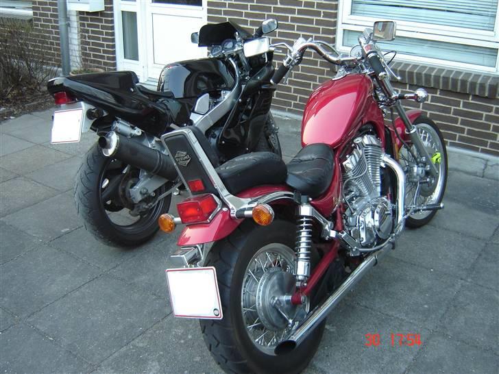 Suzuki Intruder VS800 (Solgt) billede 3