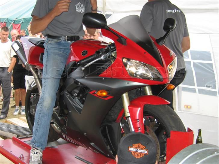 Yamaha YZF R1 billede 11