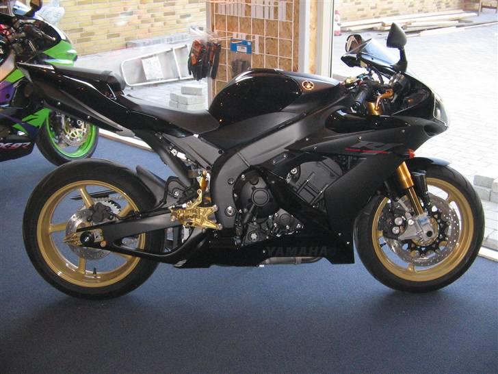 Yamaha YZF R1 - Flere billeder på vej billede 1