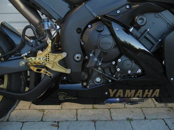 Yamaha YZF R1 billede 2