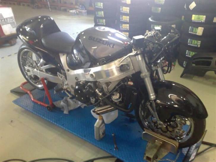 Suzuki Gsxr 1300 Hayabusa Turbo - Sådan ser cyklen så ud nu... venter på nyt bundkar og forstærket kæde... USA billede 12