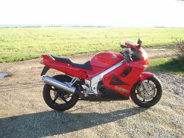 Honda VFR 750 RC36/2 - Ved mit barndomshjem i Thy billede 2