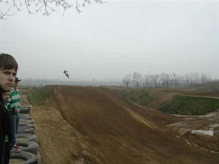 Yamaha Yzf 250 *solgt* - Mig på min nye YZF250 i Italien (i påsken 2008) billede 8